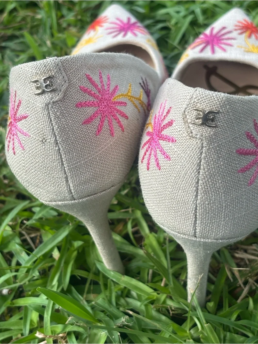 Sam Edelman Beige Embroidered Floral Pointed-Toe Pumps Size 9